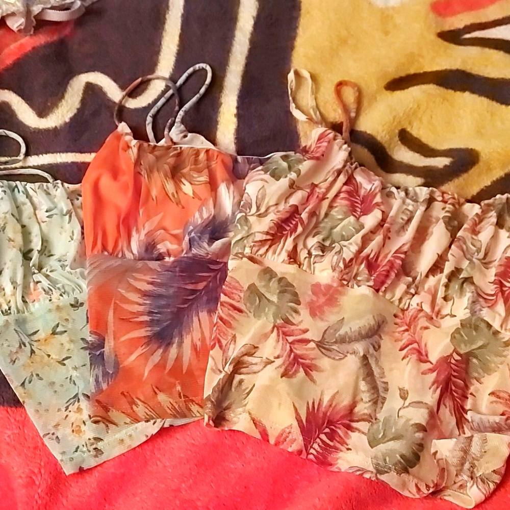 Tank tops - Picture 1 of 5